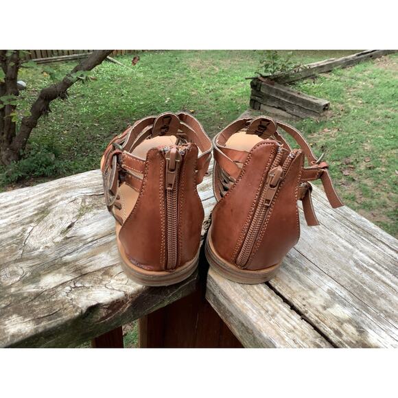 G by Guess Brown Faux Leather Gladiator Sandals 8M Excellent Condition Zip Back - Picture 4 of 6